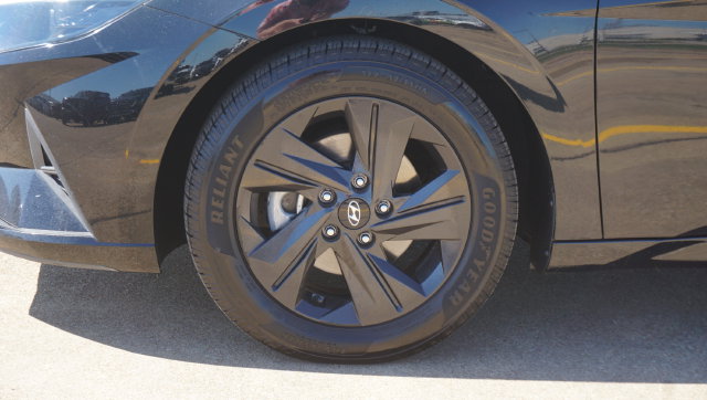 Certified 2021 Hyundai Elantra SEL with VIN 5NPLM4AG2MH038956 for sale in Shreveport, LA