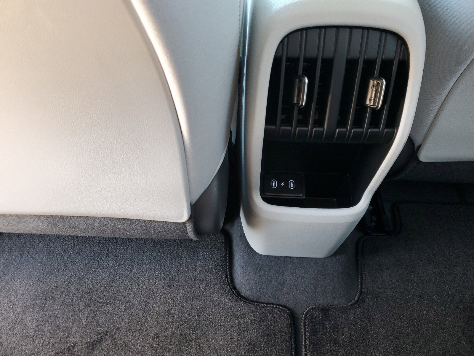 2024 Hyundai Kona EV SEL - Photo 9