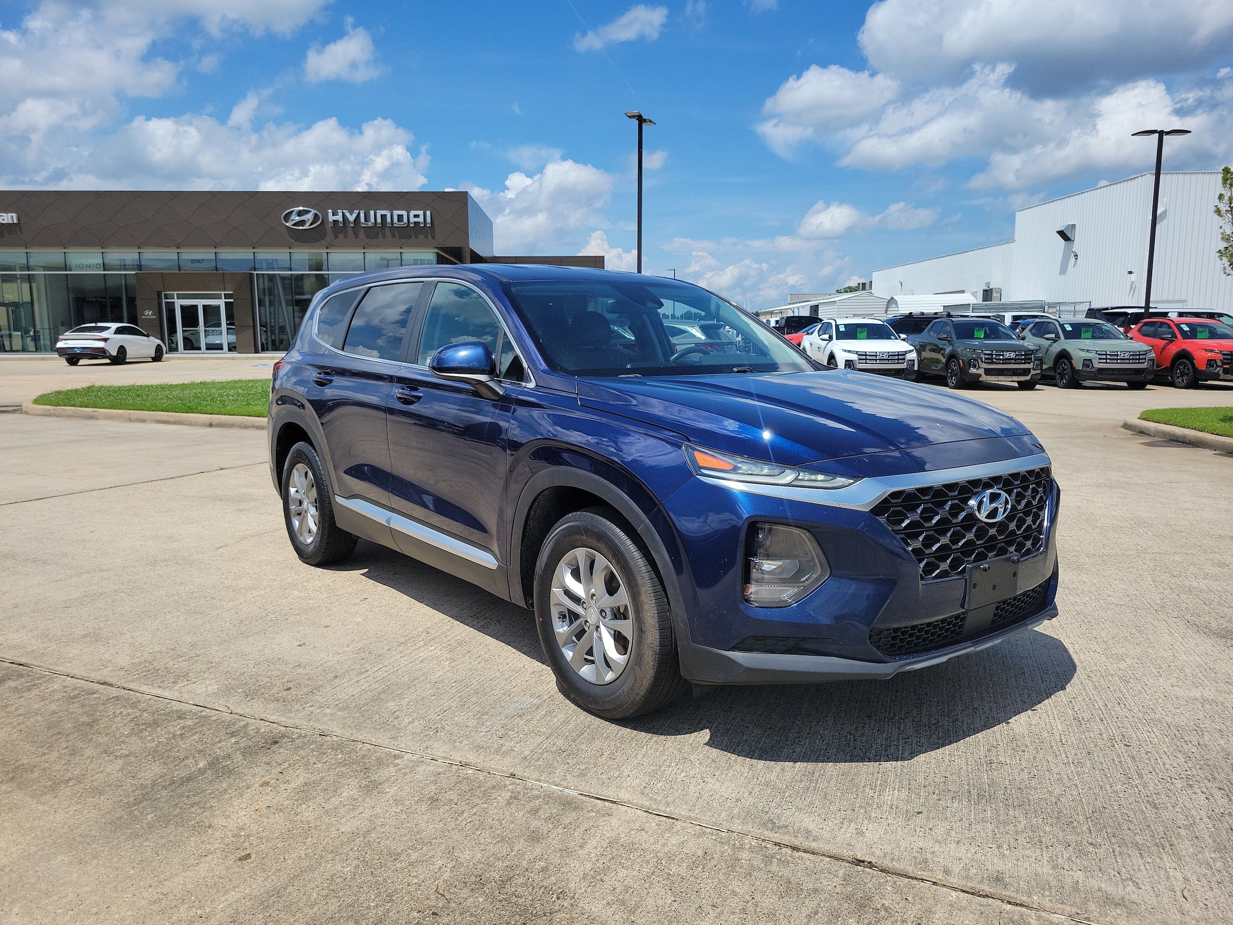 2019 Hyundai Santa Fe SE 2.4's photo