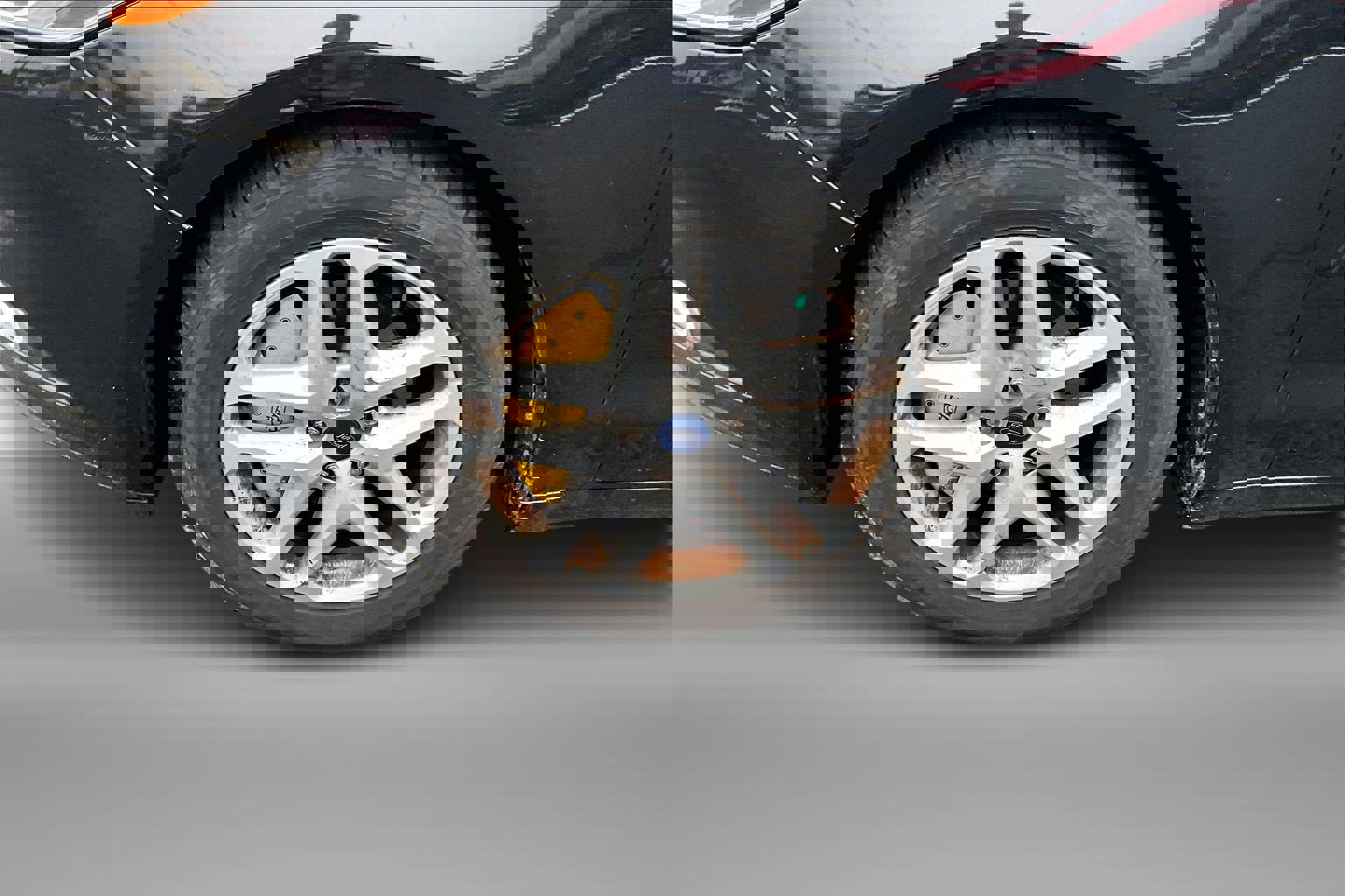 2015 Ford Fusion SE photo 2