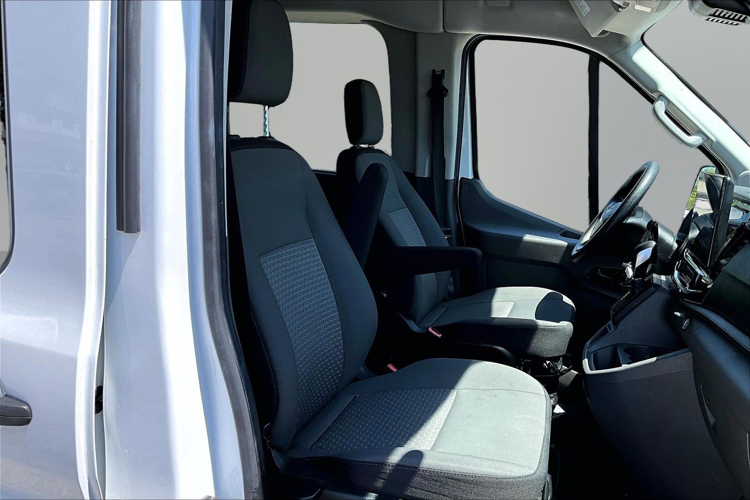 2024 Ford Transit Passenger Van XLT - Photo 7