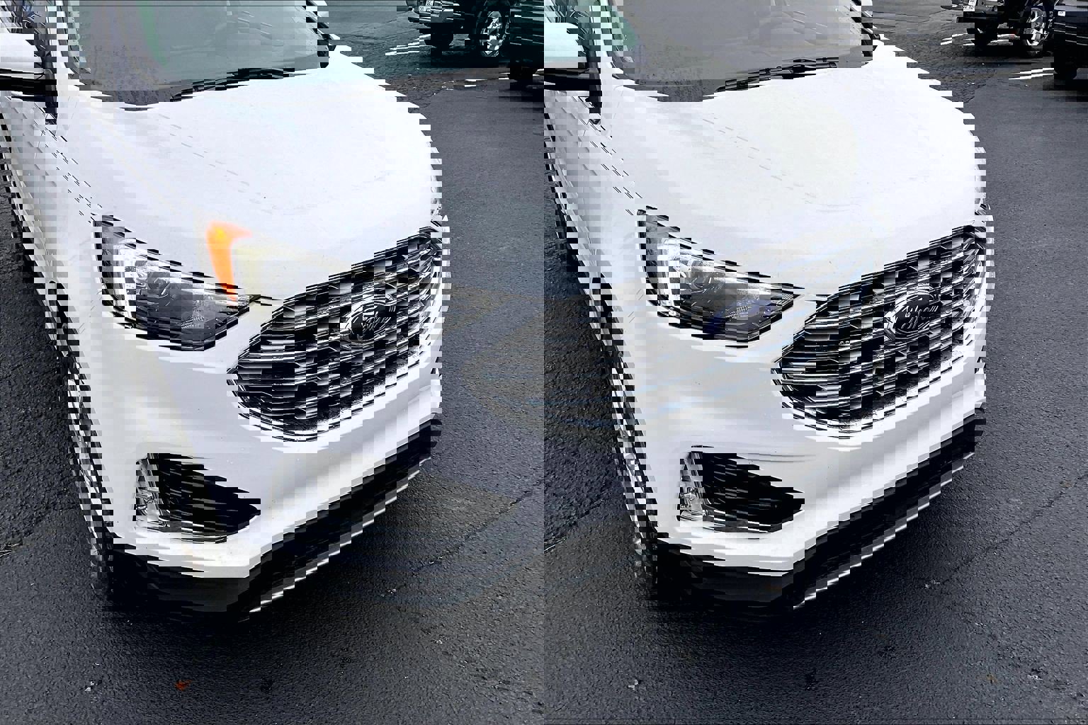 2022 Ford Edge SEL photo 3