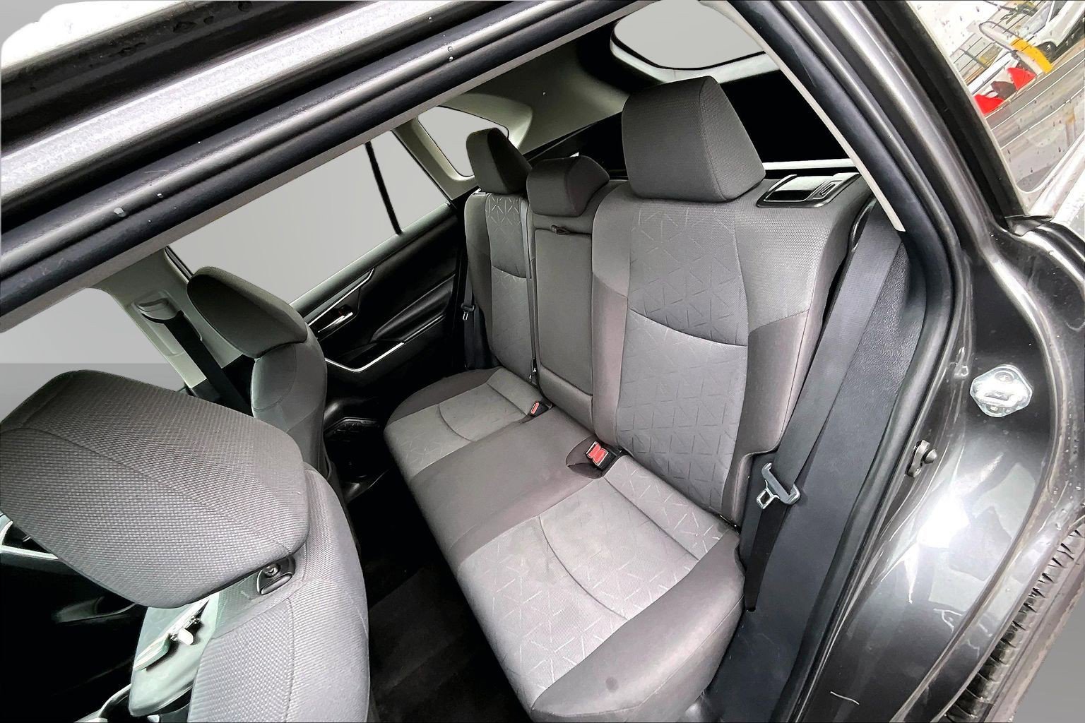 2022 Toyota RAV4 XLE - Photo 18