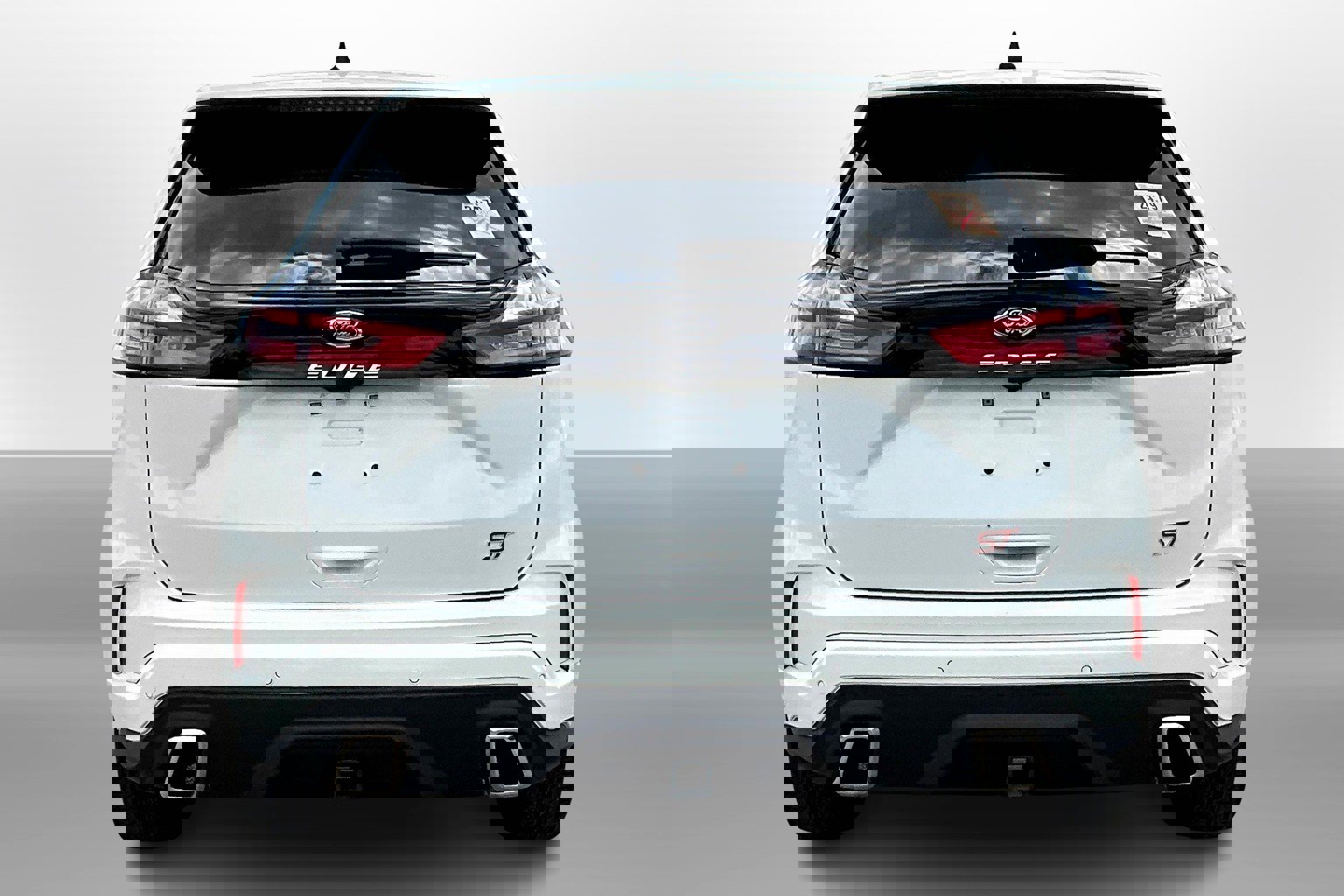 2023 Ford Edge ST photo 3