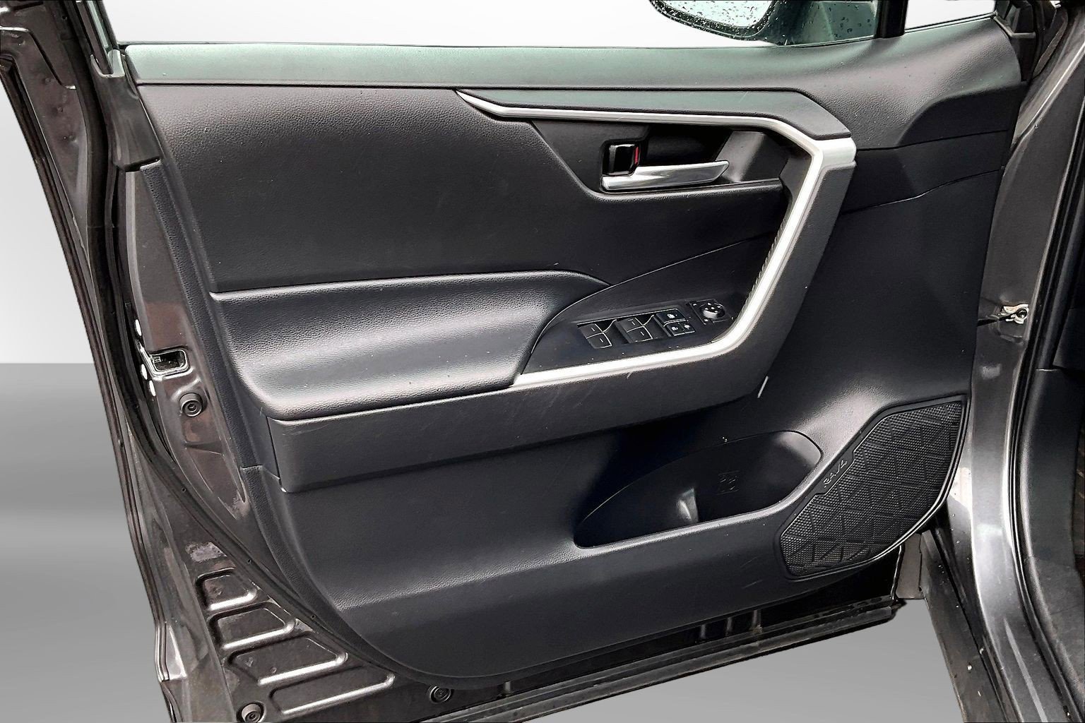 2022 Toyota RAV4 XLE - Photo 25
