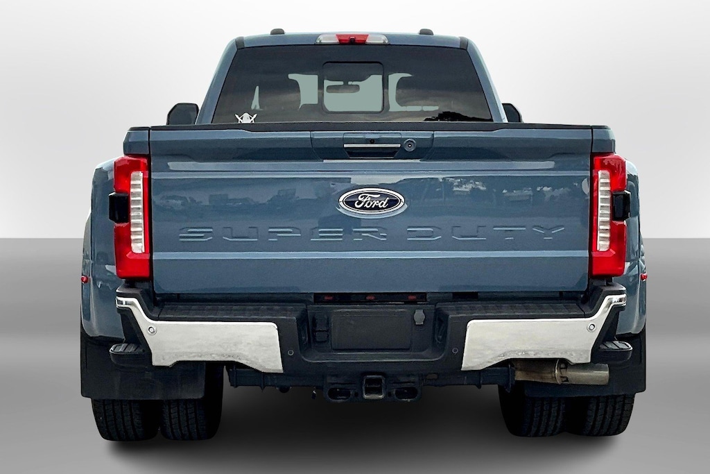 Used 2023 Ford Super Duty F-350 DRW Lariat Truck Crew Cab