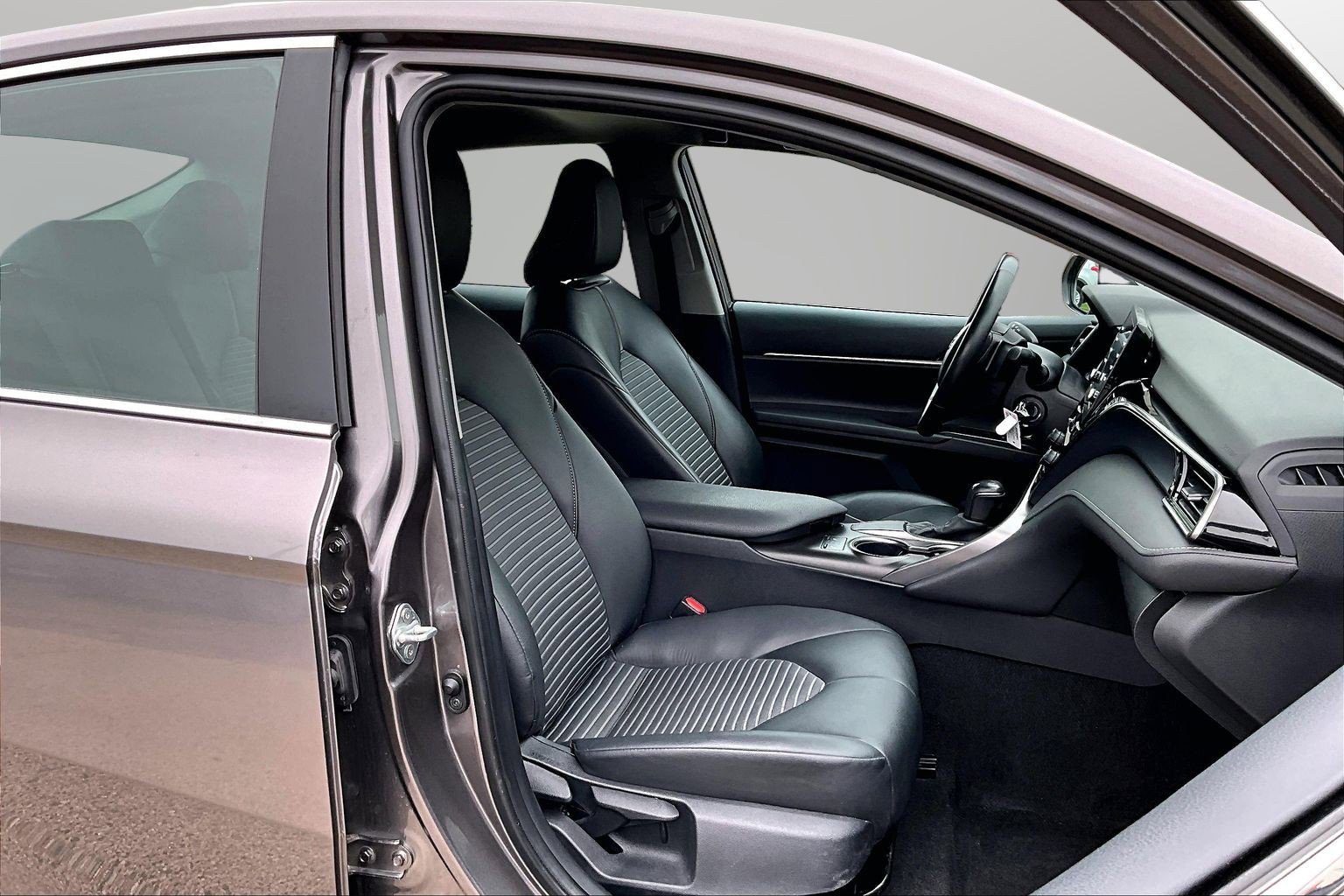 2024 Toyota Camry SE - Photo 7