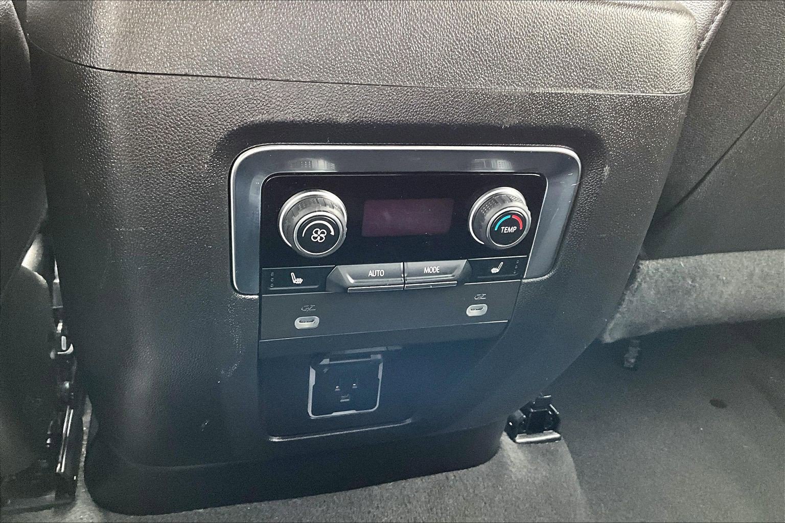 2023 Chevrolet Suburban Premier - Photo 39