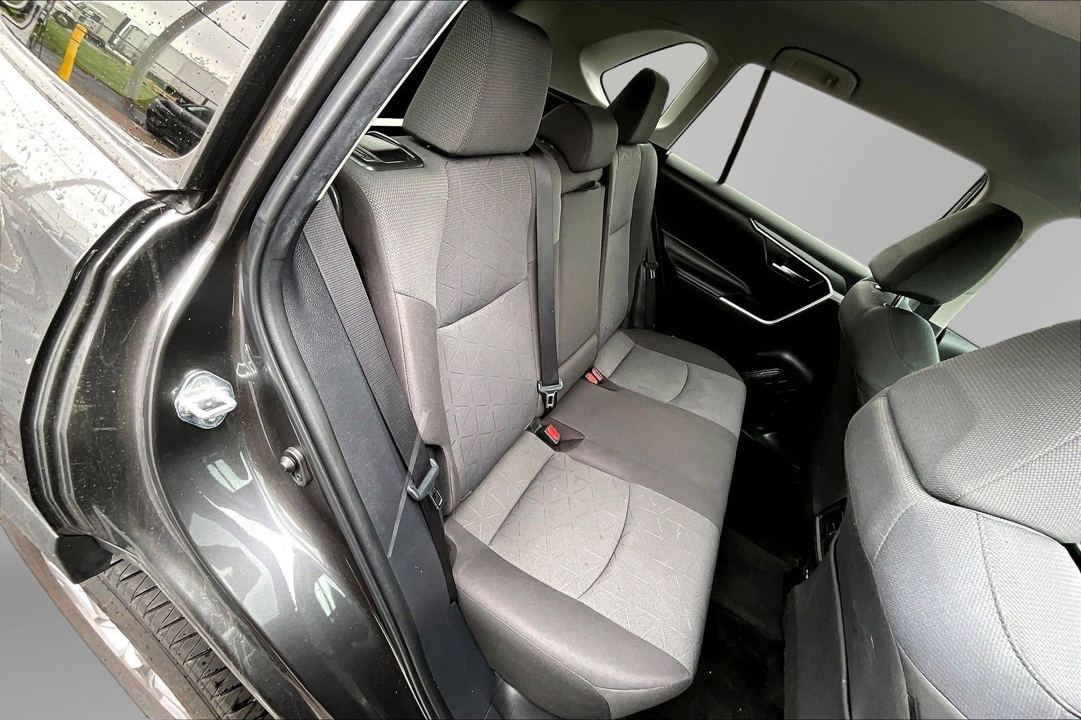 2022 Toyota RAV4 XLE - Photo 17