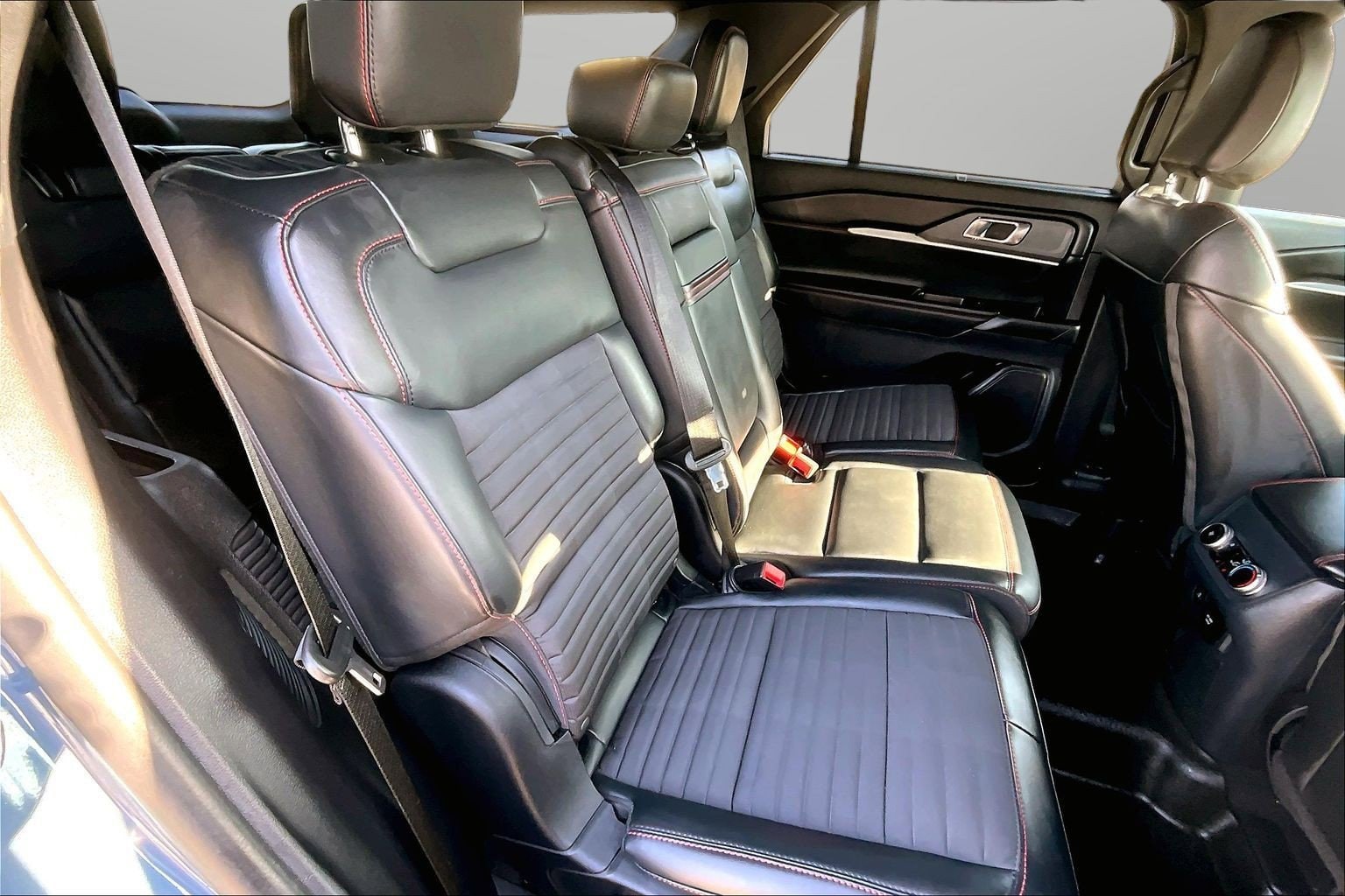 2025 Ford Explorer ST-LINE - Photo 17
