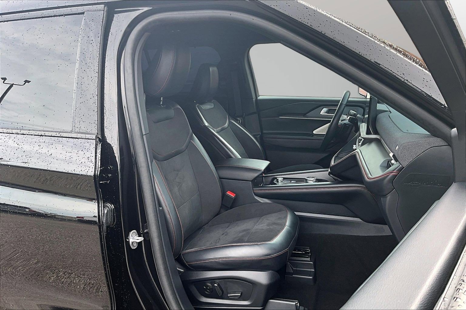 2025 Ford Explorer ST - Photo 7