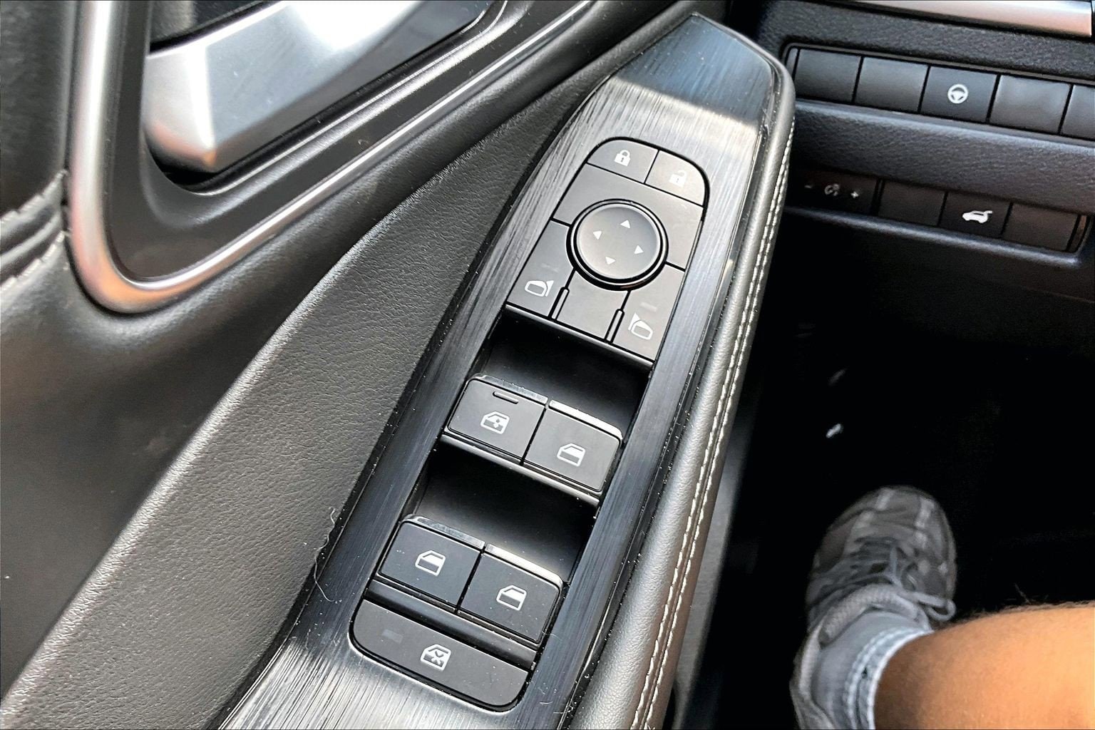 2021 Nissan Rogue SV - Photo 34