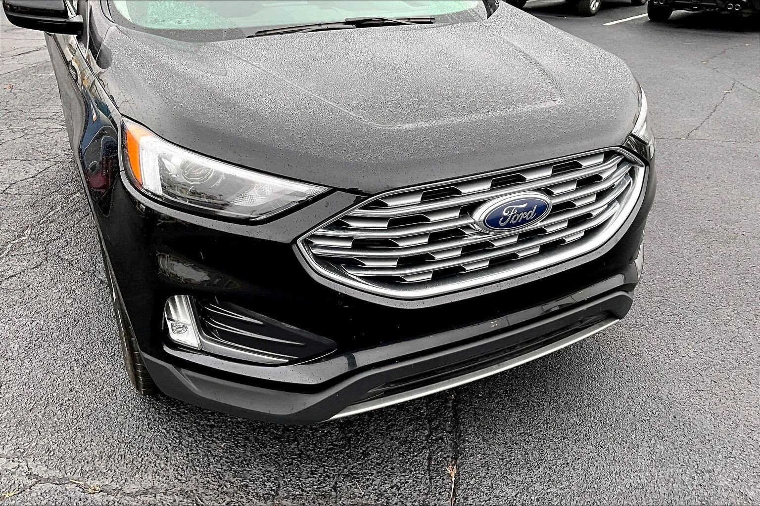 2022 Ford Edge SEL photo 3