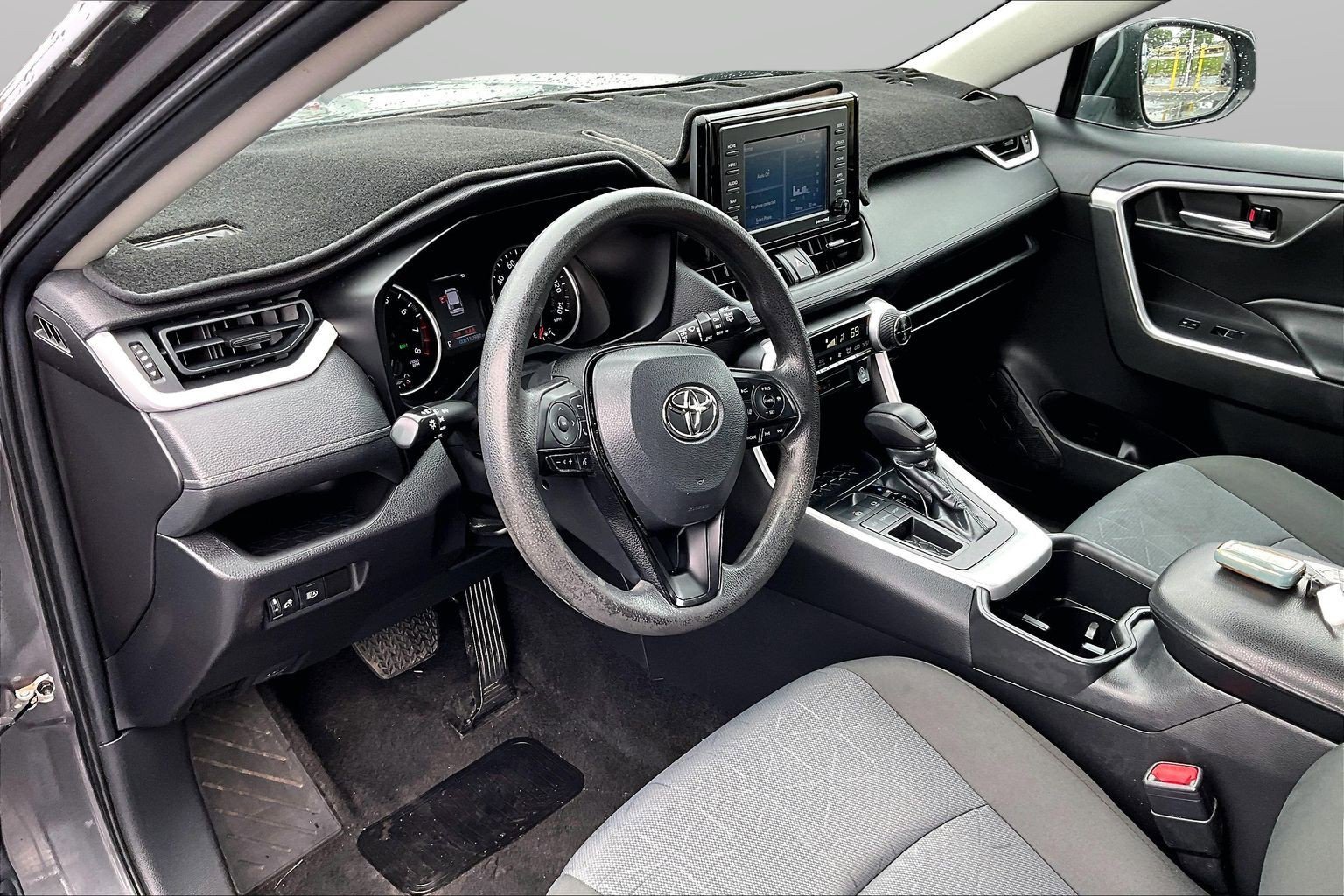 2022 Toyota RAV4 XLE - Photo 20