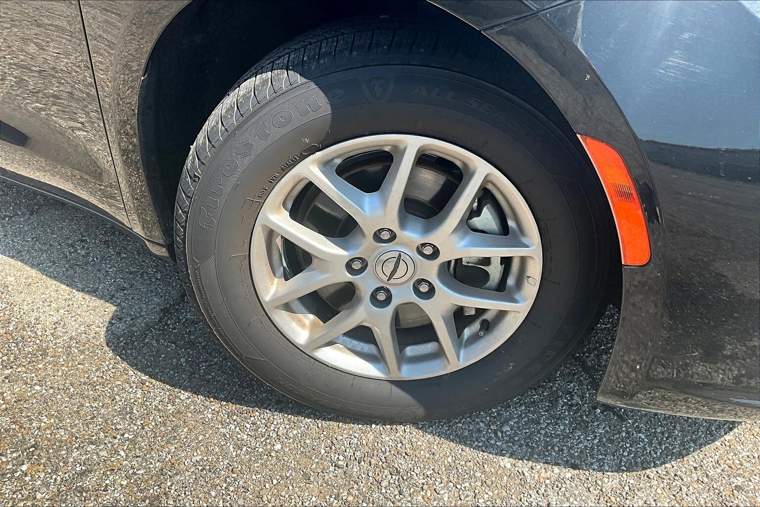 2023 Chrysler Pacifica Touring L photo 2