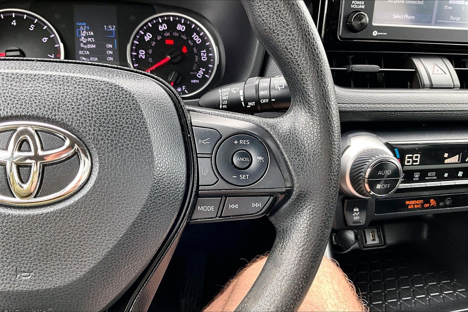 2022 Toyota RAV4 XLE - Photo 23