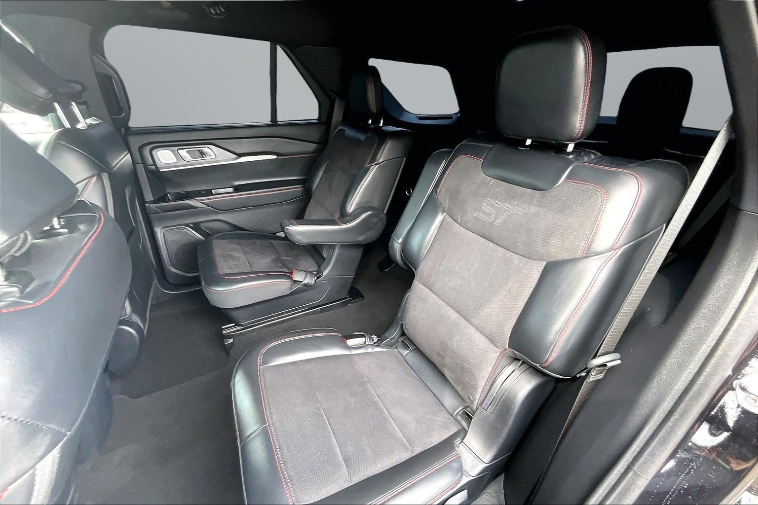 2025 Ford Explorer ST - Photo 18