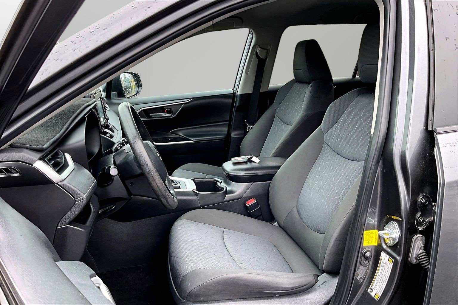 2022 Toyota RAV4 XLE - Photo 16