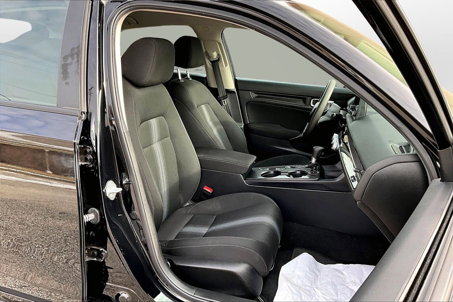 2024 Honda Civic Hatchback LX - Photo 7