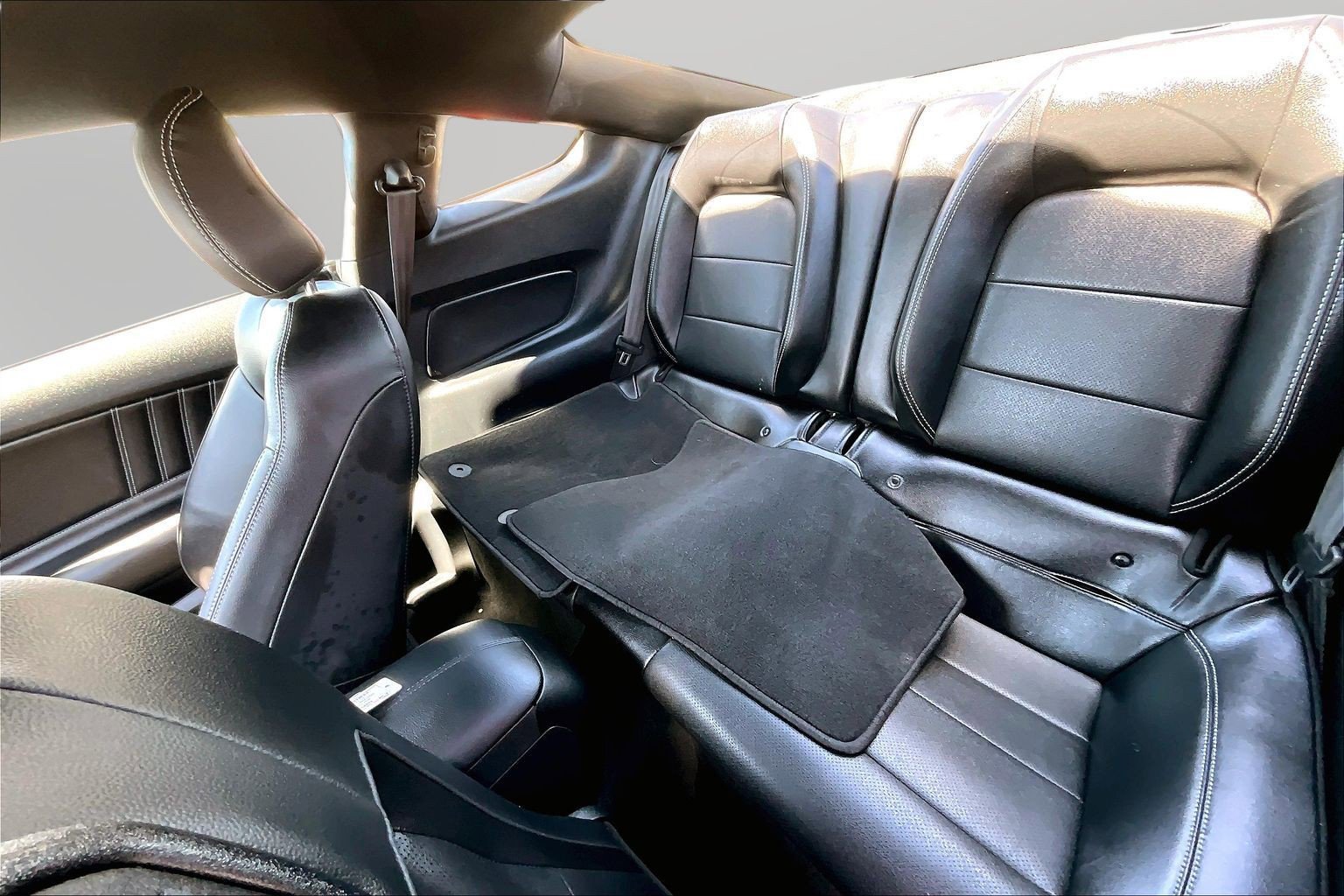 2021 Ford Mustang EcoBoost Premium - Photo 17