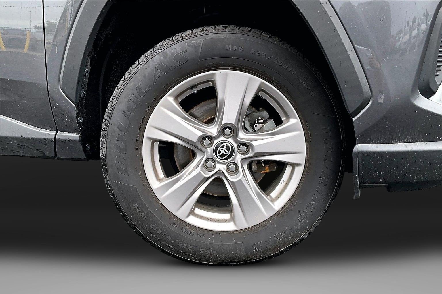 2022 Toyota RAV4 XLE - Photo 9