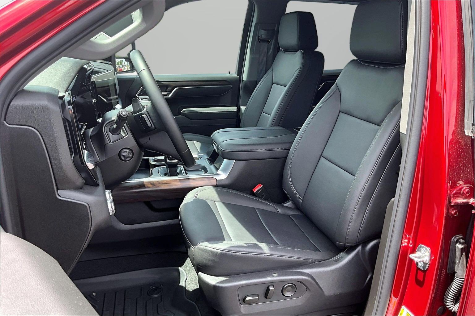 2026 GMC Sierra 1500 SLT - Photo 16