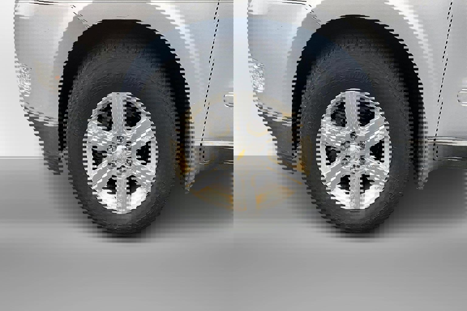 2011 Chevrolet Traverse photo 2