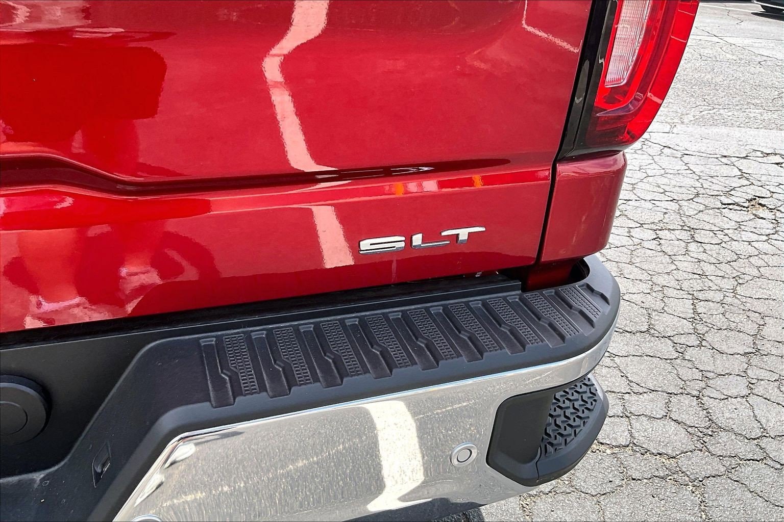 2026 GMC Sierra 1500 SLT - Photo 8