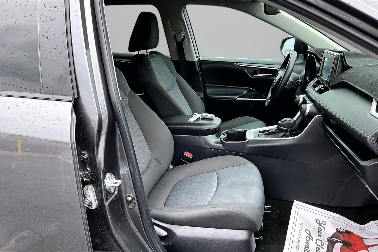2022 Toyota RAV4 XLE - Photo 7