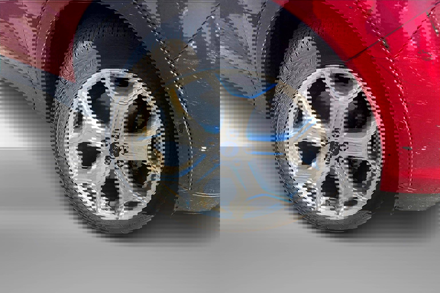 2019 Ford Escape Titanium photo 2