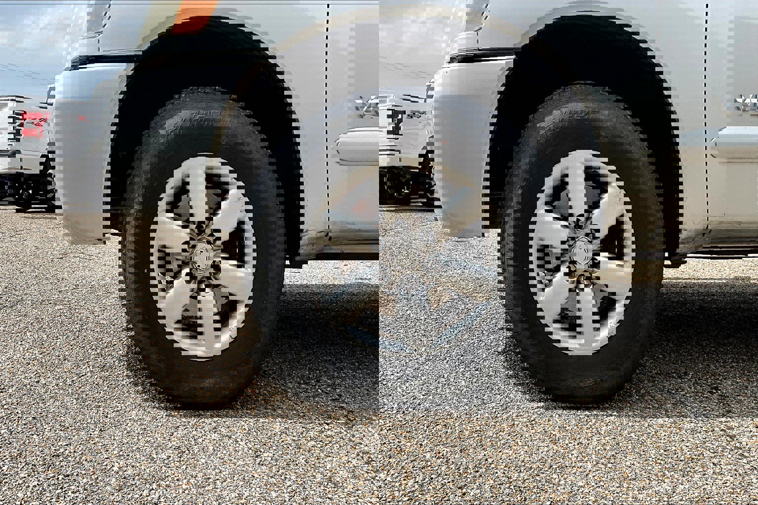 2010 Nissan Titan SE photo 2