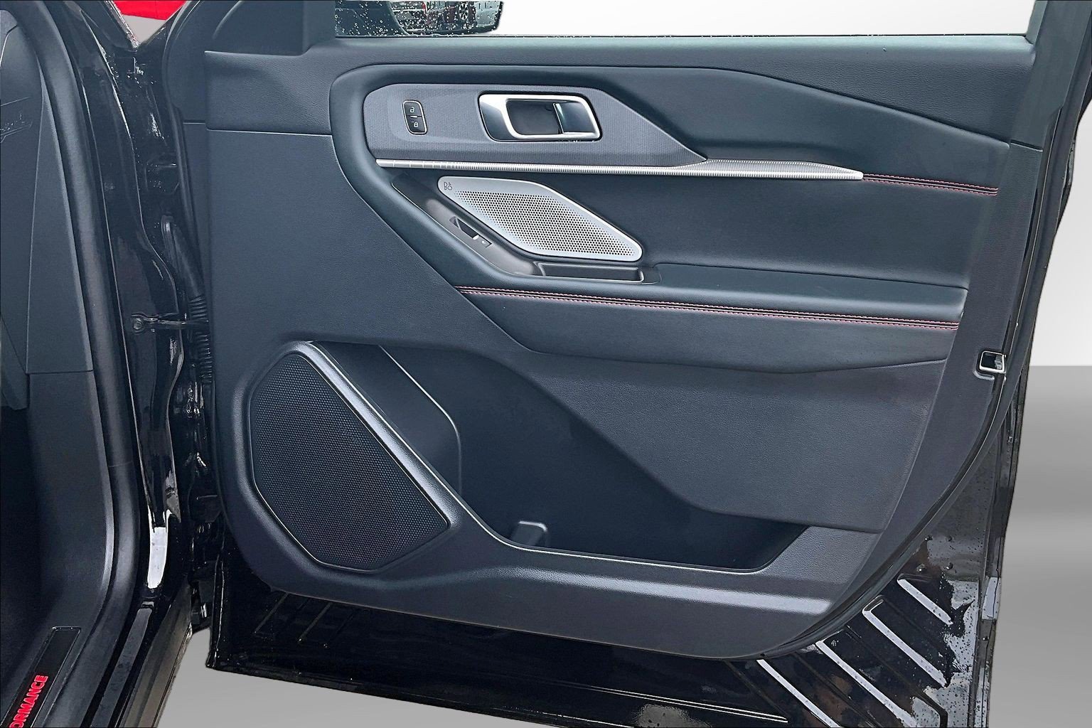 2025 Ford Explorer ST - Photo 27