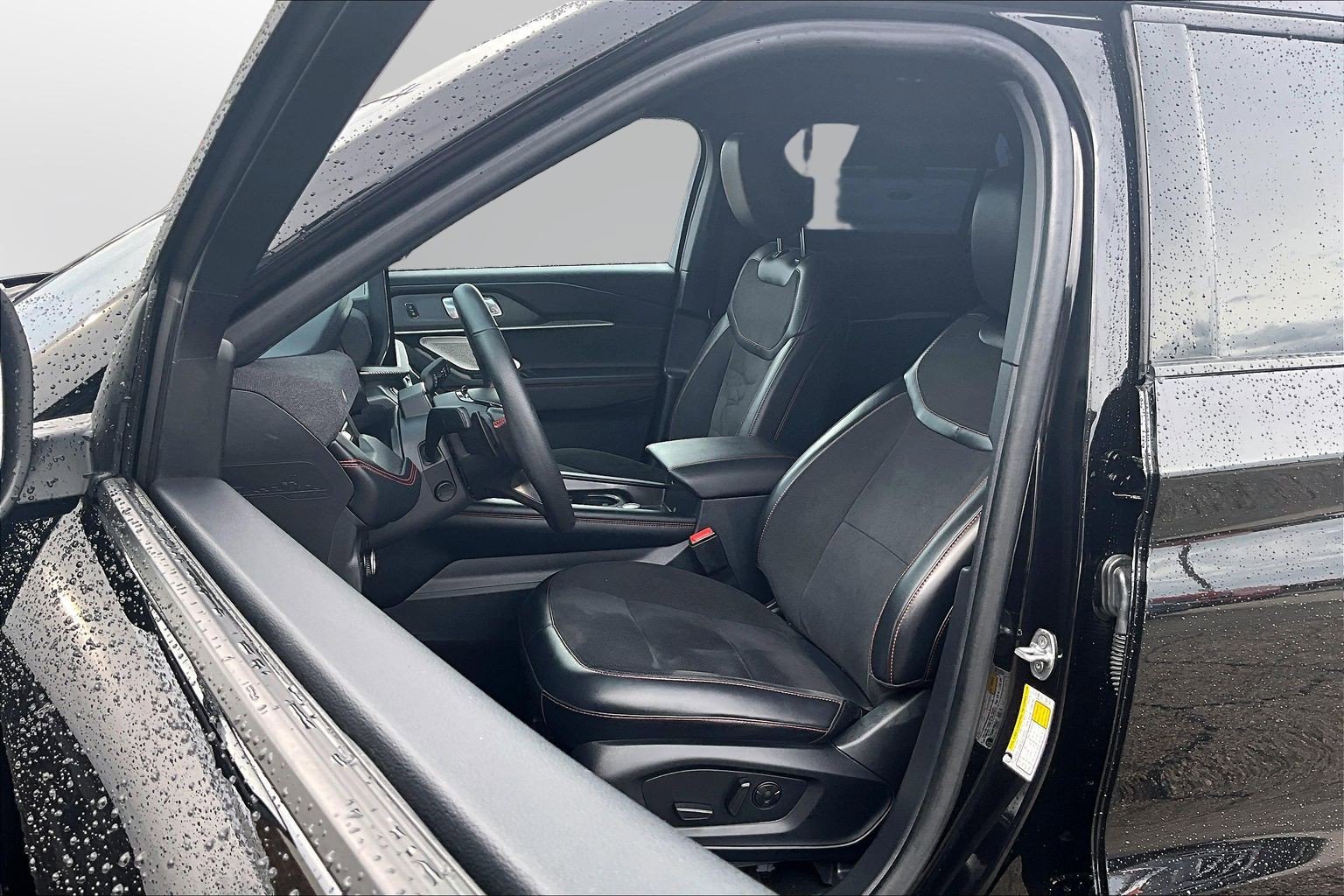 2025 Ford Explorer ST - Photo 16