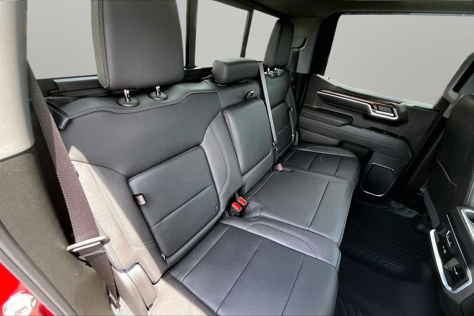 2026 GMC Sierra 1500 SLT - Photo 17