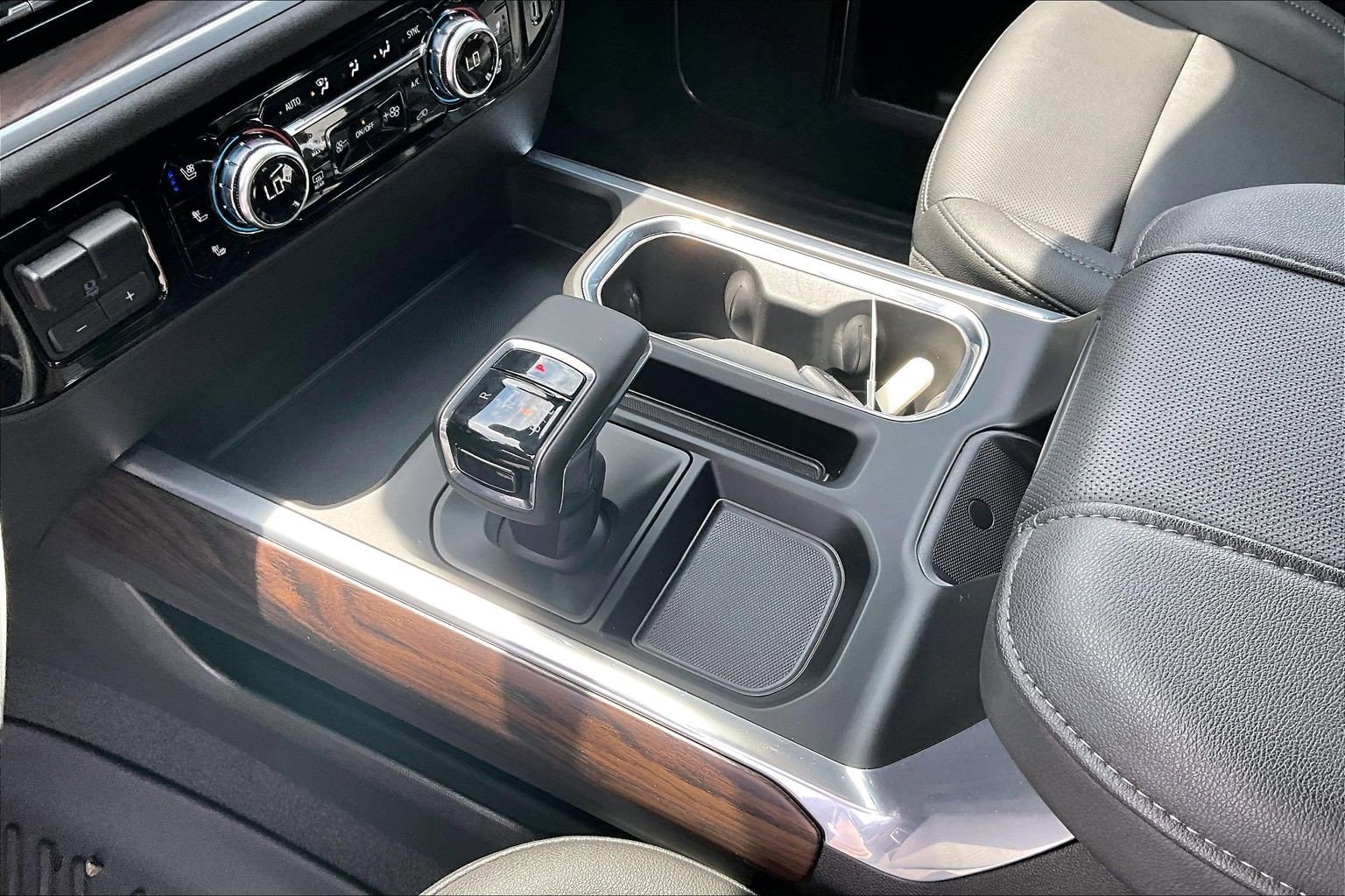2026 GMC Sierra 1500 SLT - Photo 15