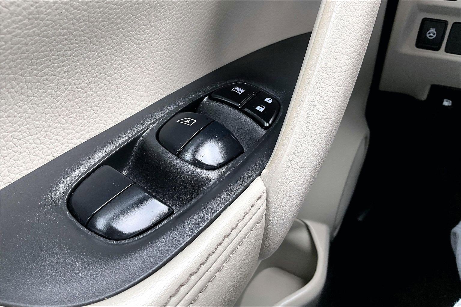 2022 Nissan Rogue Sport SL - Photo 34