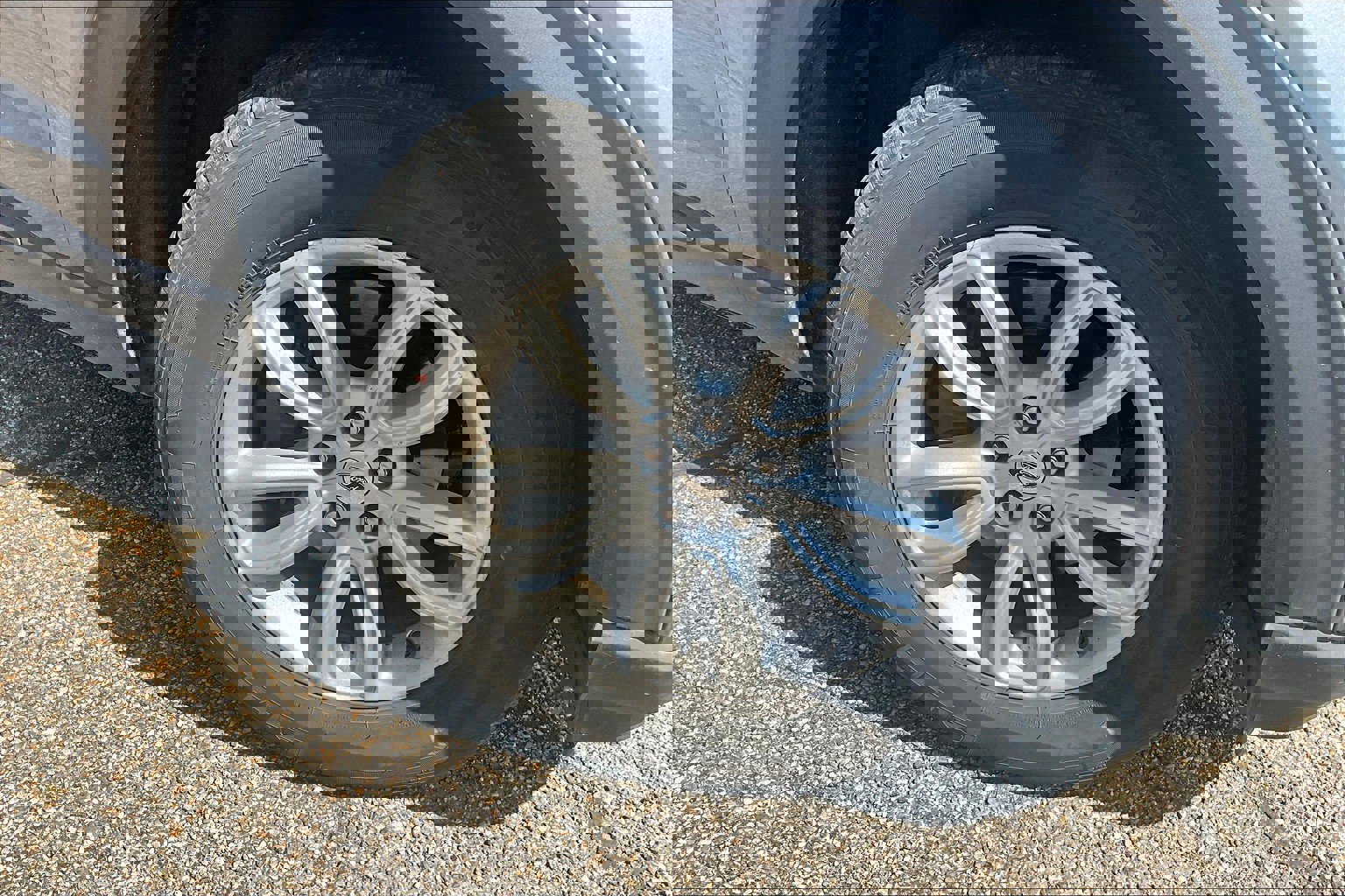 2021 Ford Explorer Base photo 2
