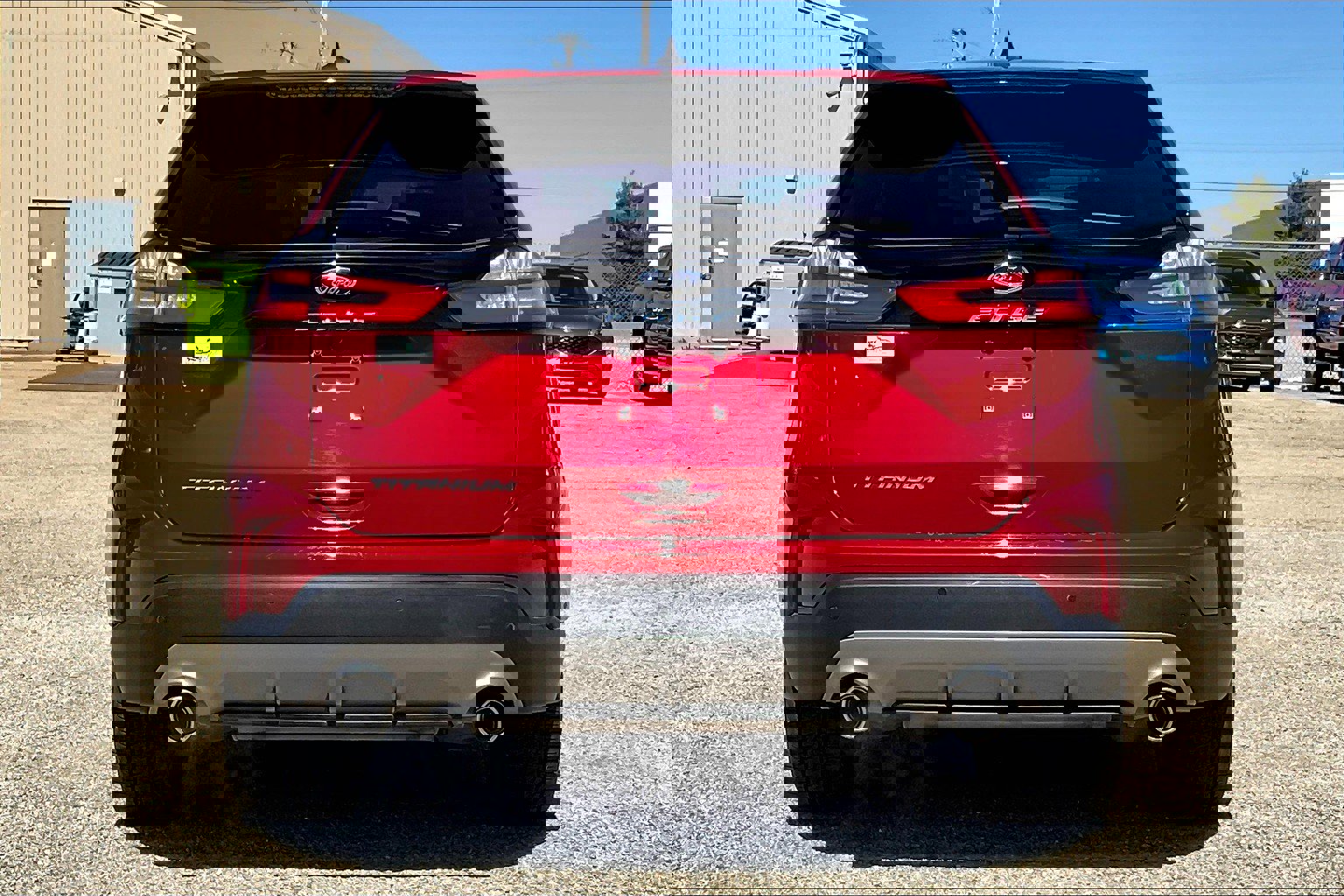 2021 Ford Edge Titanium photo 3