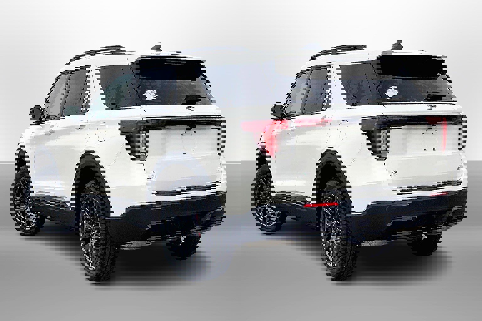 2025 Ford Explorer ST-Line photo 2