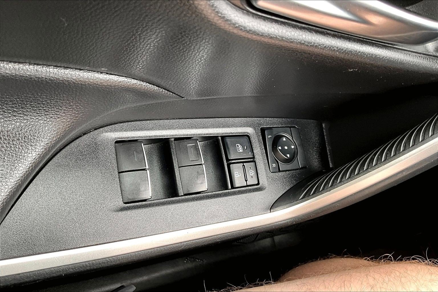 2022 Toyota RAV4 XLE - Photo 33