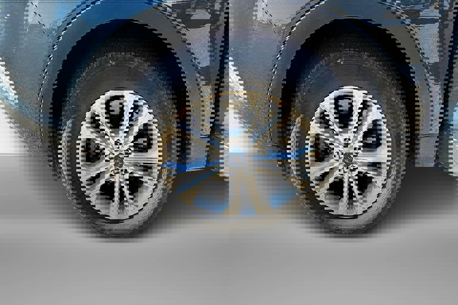 2019 Ford Escape SE photo 2