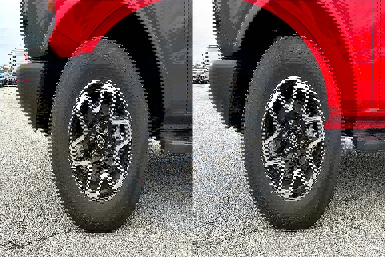2024 Ford Bronco Outer Banks photo 2