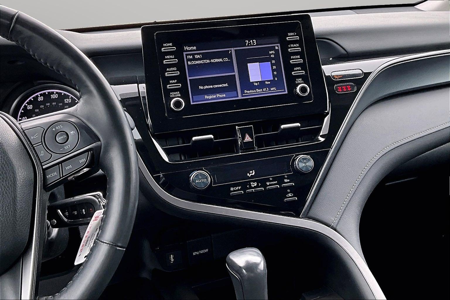 2024 Toyota Camry SE - Photo 6