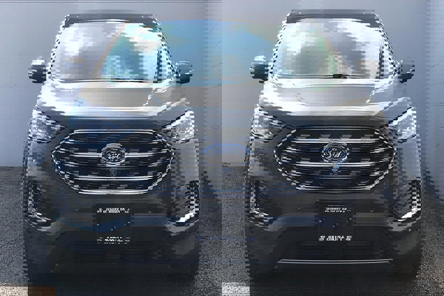 2020 Ford Edge Titanium photo 2