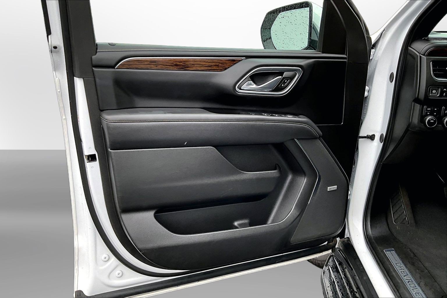 2023 Chevrolet Suburban Premier - Photo 26