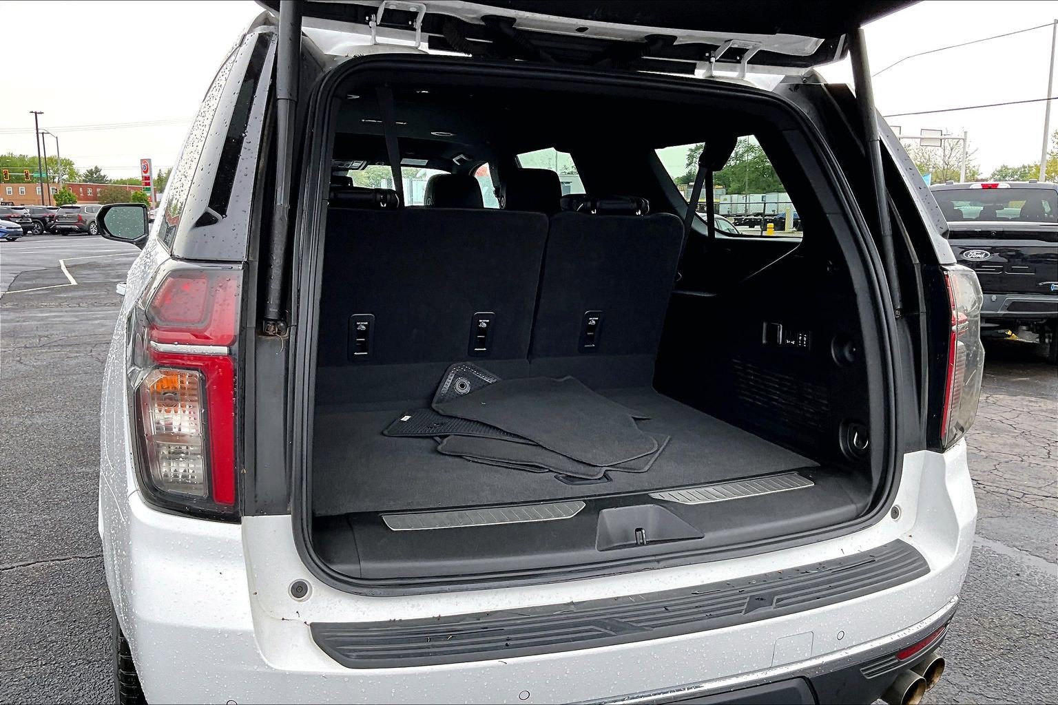 2023 Chevrolet Suburban Premier - Photo 20