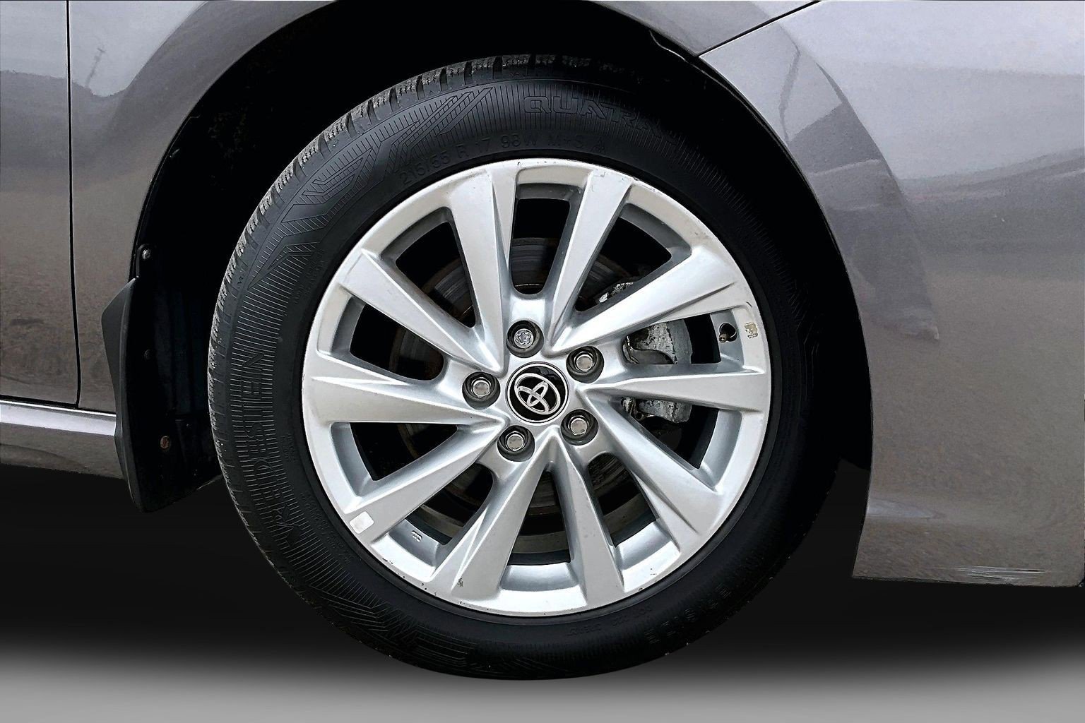 2024 Toyota Camry SE - Photo 9