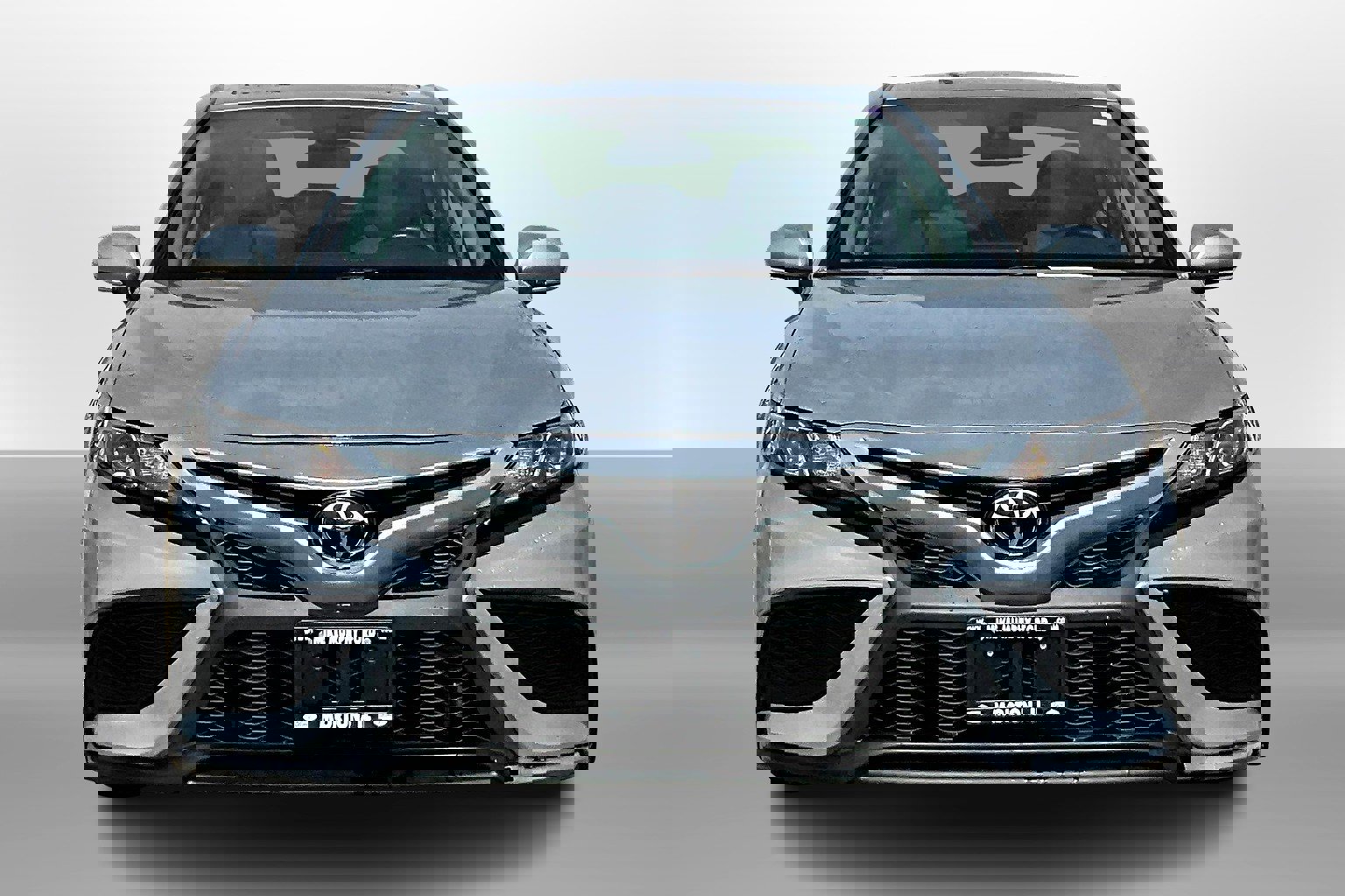2022 Toyota Camry SE photo 2