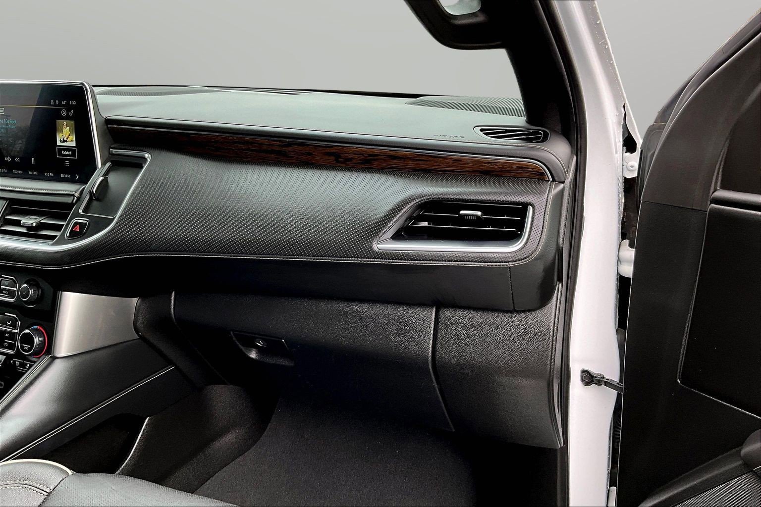 2023 Chevrolet Suburban Premier - Photo 22
