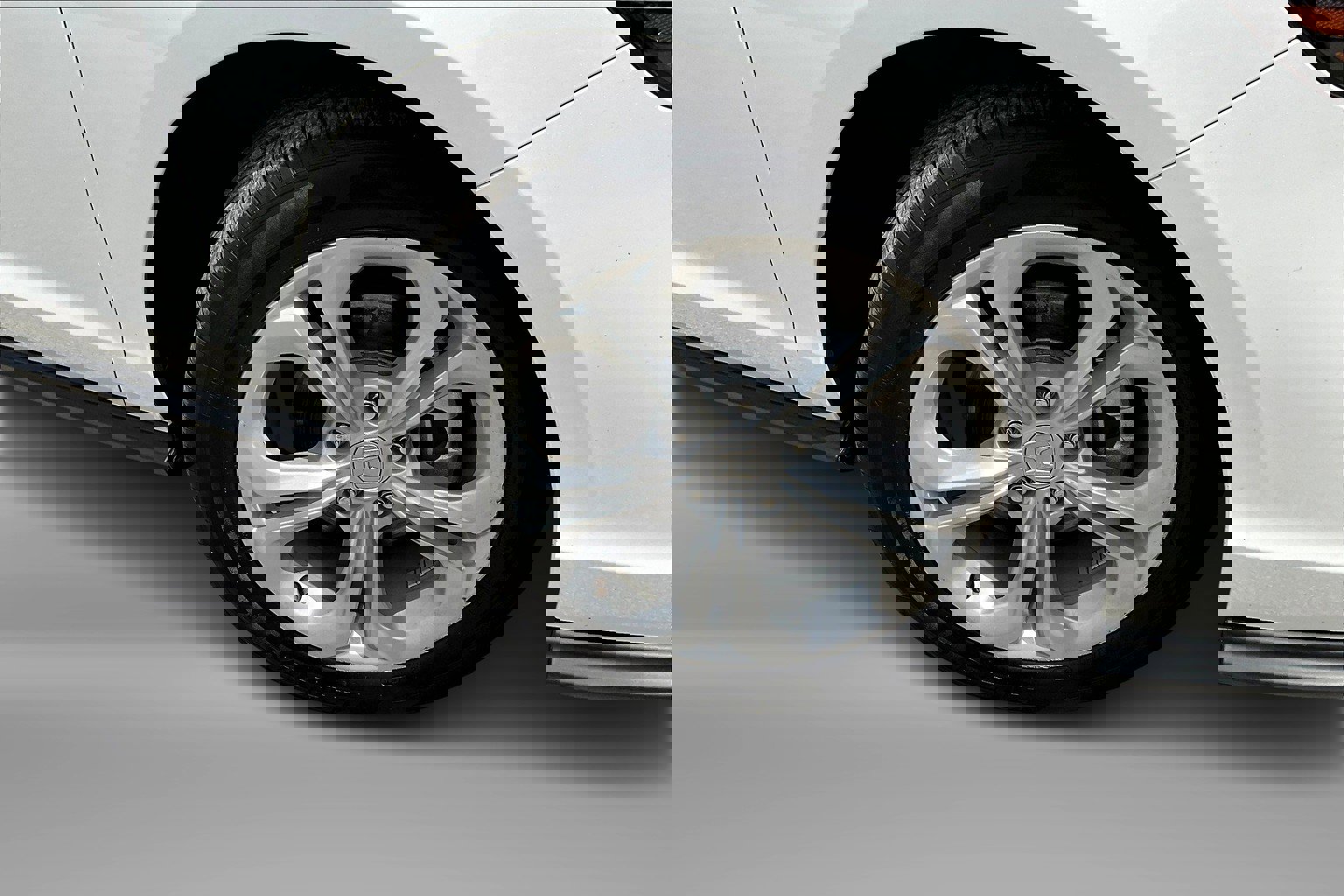2024 Honda Accord LX photo 2